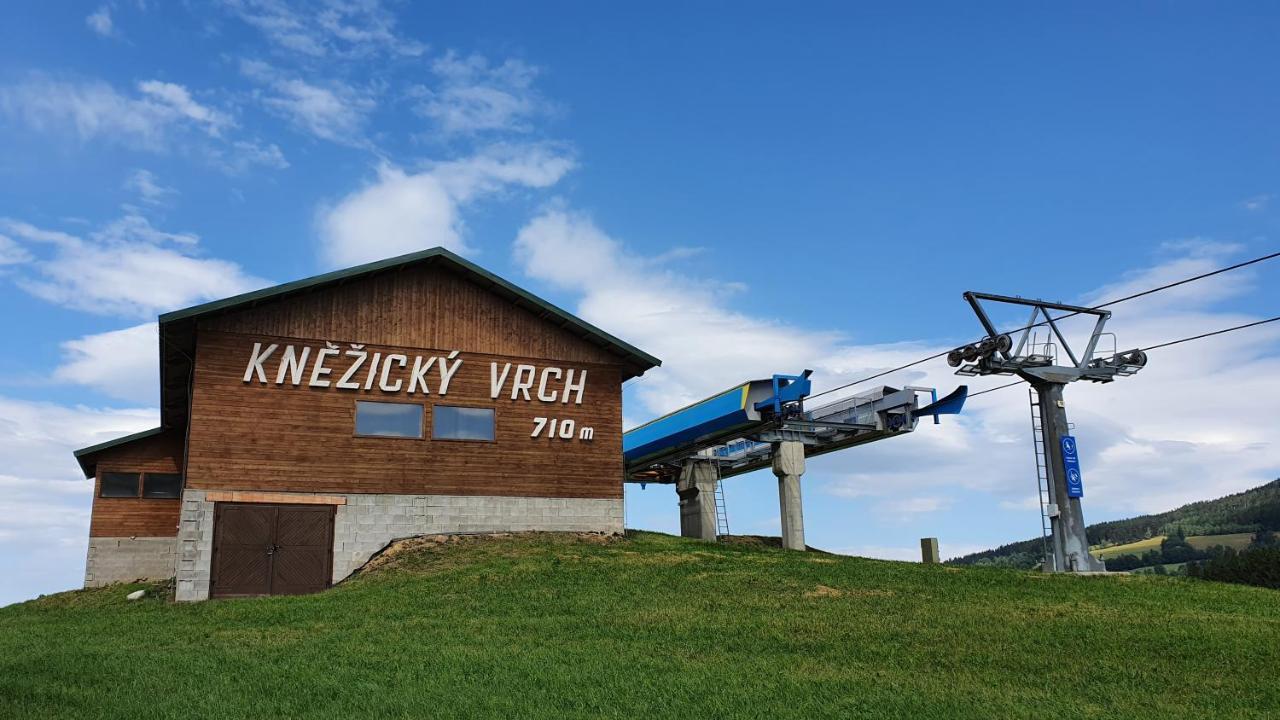 Knezice 25, Chalupa V Krkonosich Vrchlabí المظهر الخارجي الصورة