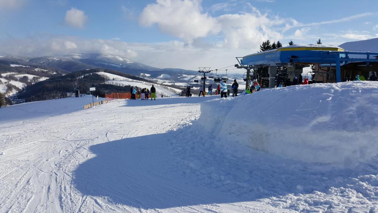 Knezice 25, Chalupa V Krkonosich Vrchlabí المظهر الخارجي الصورة