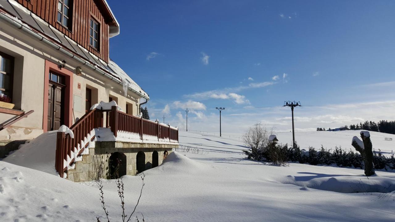 Knezice 25, Chalupa V Krkonosich Vrchlabí المظهر الخارجي الصورة